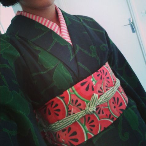 #handmade watermelon hanhaba obi and striped eri, kai no kuchi style obijime #kimono #kimonofashion #kimonohime #japanesefashion Traditional Patterned Summer Kimono, Traditional Festive Kimono, Strawberry Kimono, Houmongi Kimono, Fish Kimono, Modern Kimono, Japanese Dress, Womens Kimono, Japanese Women