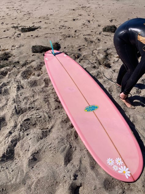 Surfer Board Design, Pink Surfing Aesthetic, Pink Surfboard Aesthetic, Cute Surfboards, Pretty Surfboard, Billabong Surfboard, Surf Bored, Aesthetic Surfboard, Pink Surf Board