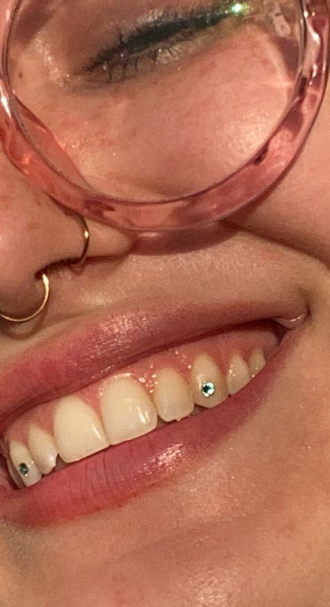 Green Tooth Gems, Rosalia Teeth Gems, Tooth Gems On Canines, Simple Tooth Gem Designs, Tooth Gems Aesthetic Simple, Tooth Gem Inspo Simple, Tooth Gems Simple, Simple Tooth Gems Ideas, Simple Tooth Gems