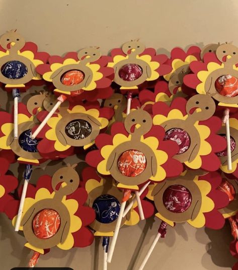 Thanksgiving School Goodie Bags, Fall Candy Gram Ideas, Student Thanksgiving Gifts, Thanksgiving Treats Classroom, Turkey Grams For School, Fall Treats For Students, Thanksgiving School Snack Ideas, Thanksgiving Gifts To Students, Fall Class Treat Ideas