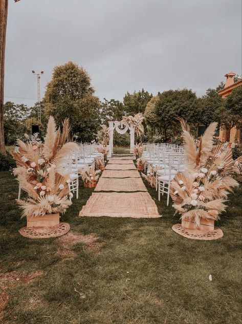 Boho Chic Wedding Ceremony, Boho Wedding Arch, Wedding Groomsmen Attire, Rural Wedding, Dream Wedding Reception, Boho Wedding Flowers, Wedding Ceremony Arch, Yard Wedding, Macrame Wedding