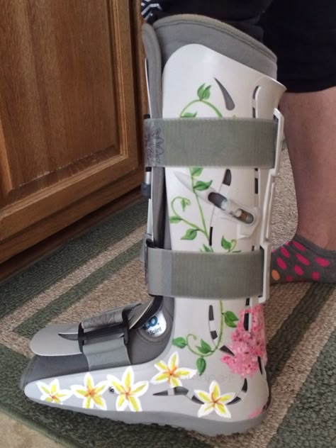 Aircast Boot Decorations, Air Cast Boot Outfits, Decorated Walking Boot, Boot Cast Decorating Ideas Leg, Walking Boot Decorations, Decorated Air Cast Boot, Medical Boot Decorations Diy, Decorated Prosthetic Leg, Air Cast Boot