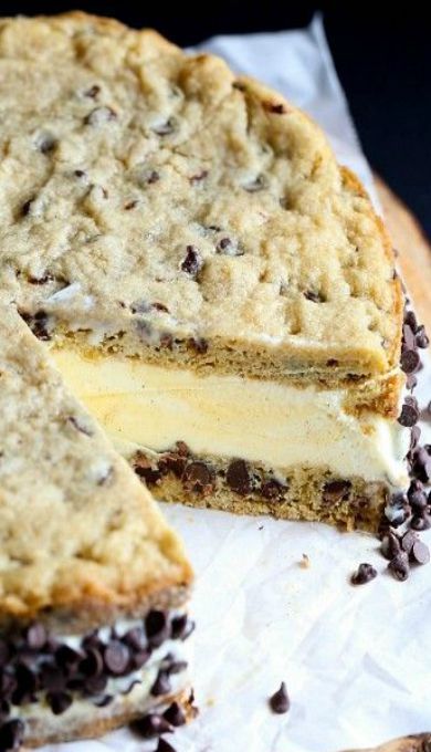 Chipwich Ice Cream Cake, Easy Ice Cream Cake, Ice Cream Cake Recipe, Easy Ice Cream, Ice Cream Treats, Ice Cream Cookies, Cream Desserts, Ice Cream Desserts, Ice Cream Sandwich