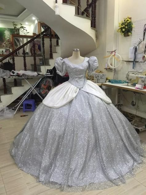 Silver Sparkly Prom Dress, Disney Princess Adult Costume, Elsa Theme, Disney Princess Inspired Dresses, Disney Princess Gowns, Disney Inspired Dresses, 1500 Dresses, Princess Frocks, Disney Princess Costumes