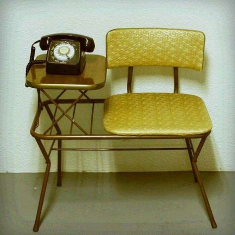 Vintage Telephone Table, Gossip Bench, Telephone Vintage, Telephone Table, Vintage Phones, Deco Retro, Vintage Telephone, Old Phone, Vintage Memory