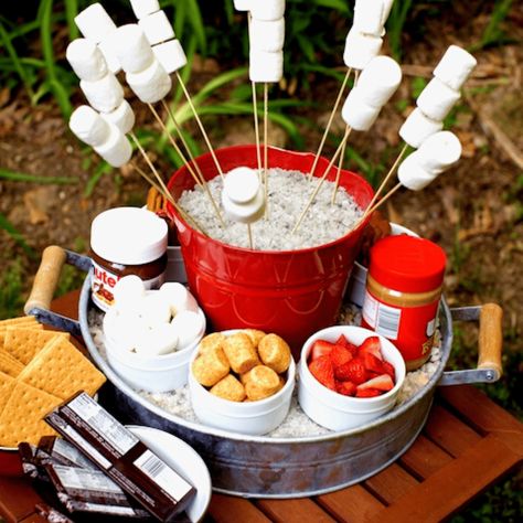 101 Camping Tips & Ideas Smores Bar, Bonfire Party, Food Bars, Reception Food, S'mores Bar, S'mores, Snacks Für Party, Fire Pits, Outdoor Party