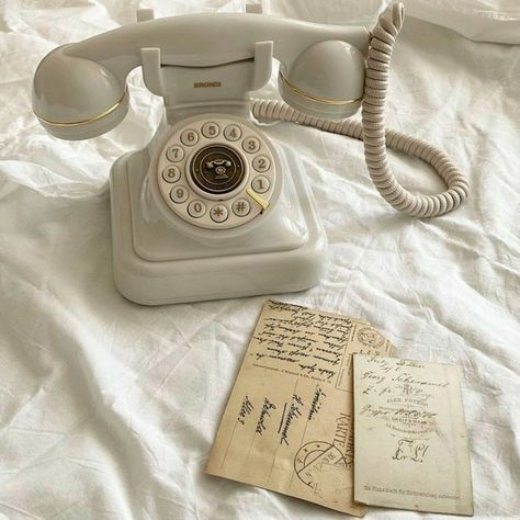 White Academia, Light Acadamia, Notion Ideas, Light Academia Aesthetic, Antique Aesthetic, Notion Templates, Cream Aesthetic, Vintage Phones, Antique Postcard