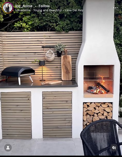 Apartment Small Balcony, Small Balcony Ideas Apartment Diy, Cozy Small Balcony, Small Outdoor Kitchens, Outdoor Bbq Area, Small Balcony Ideas Apartment, Outdoor Kitchen Decor, Small Patio Garden, Backyard Fireplace