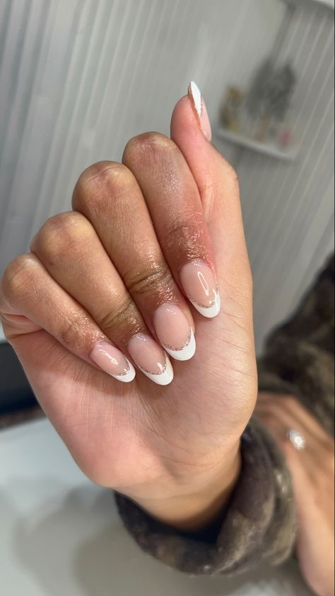 Short Nails White Tip, Nail Painting Ideas, White Acrylic Nails With Glitter, Short Nails White, Almond Short Nails, Sparkly French Tip Nails, Nails White Tip, Almond French Tip Nails, French Nails Glitter