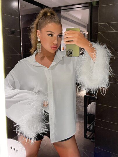 Fuzzy Coat Outfit, Blusas Crop Top, Glitzy Glam, Feather Cuff, Ny Outfits, Latest Dress Design, Paris Outfits, Feather Dress, Cuff Detail