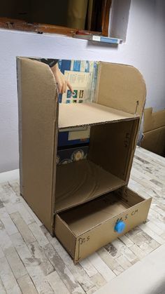 Cardboard Box Crafts Storage Diy, Diy Storage From Cardboard Boxes, Easy Crafts With Cardboard, Diy From Cardboard Boxes, Best Our Of Waste Ideas, Diy Cardboard Desk Organizer, Useful Cardboard Crafts, Cardboard Design Ideas, Cardboard Desk Organizer Diy