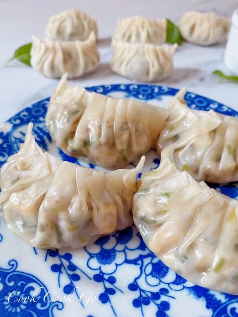 Dumplings Recept, Big Dumpling, Wonton Recipe, Chinese Shrimp, Asian Dumplings, Dumpling Recipes, Chinese Dumpling, Lao Food, Shrimp Dumplings