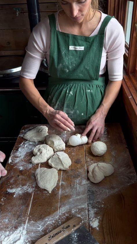 ballerinafarm on Instagram: Sourdough Bagel Recipe Ingredients: 250 g active starter 735 g water 1000 g flour (unbleached) 24 g salt 1 Tablespoon Baking Soda… Sourdough Starter Aesthetic, Bread Making Aesthetic, Sourdough Baking Aesthetic, Sourdough Bread Aesthetic, Sourdough Aesthetic, Sourdough Photography, Ballerina Farm Sourdough, Making Sourdough Bread Aesthetic, Ballerina Farms