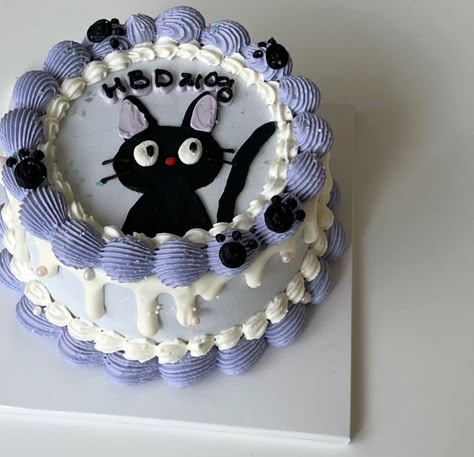 Studio Ghibli Cake, Ghibli Cake, Korean Birthday Cake, Ghibli Birthday, Totoro Party, Happy Cake Day, Vintage Birthday Cakes, Anime Cake, Beautiful Cake Designs