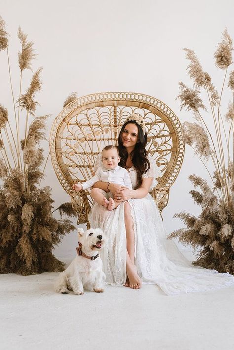 Peacock Chair Photoshoot Studio, Bohemian Studio Photoshoot, Peacock Chair Photoshoot Mommy And Me, Pampas Photoshoot, Boho Studio Photoshoot, Spring Studio Photoshoot, Macrame Photoshoot, Family Macrame, Indoor Studio Photography