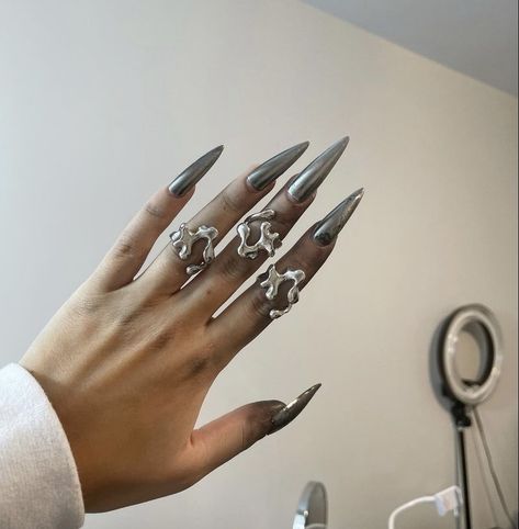 Liquid Metal Aesthetic, Rave Nails, Jewerly Art, Ethereal Jewelry, Jewels Diy, Y2k Jewelry, Space Fashion, Alternative Jewelry, Cyberpunk Aesthetic