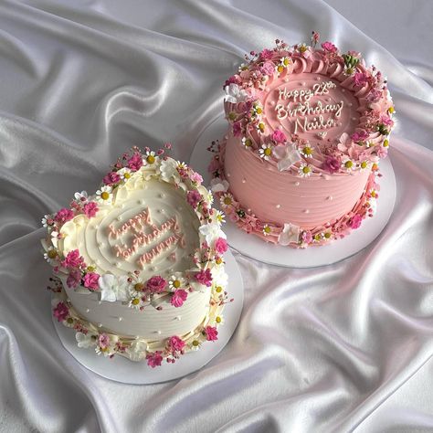 All Posts • Instagram Birthday 28, Birthday 17, 22nd Birthday Cakes, Stunning Cakes, 20 Birthday Cake, Birthday Cake Decorating Ideas, Vintage Birthday Cakes, 21st Cake, Sweet 16 Birthday Cake