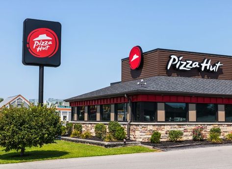 8 Fast-Food Chains With Questionable Ingredient Quality — Eat This Not That Restaurant Board, Pizza Hut Menu, Food Franchise, Franchise Food, Crispy Pizza, Flower Shop Design, Fast Food Places, Pizza Special, Fast Food Restaurants