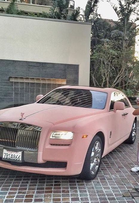 Pink Bentley, Luxury Cars Rolls Royce, Rolls Royce Cullinan, Rolls Royce Wraith, Aesthetic Car, Pimped Out Cars, Luxury Car Interior, Lux Cars, Car Chevrolet