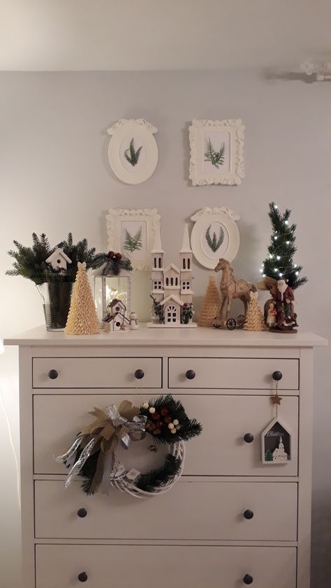 Christmas Christmas Decor Dresser, Christmas Dresser Decor, Hallway Christmas, Top Of Dresser, Christmas Decorations Apartment, Cozy Christmas Decor, Nightstand Decor, Christmas Themes Decorations, Christmas Room