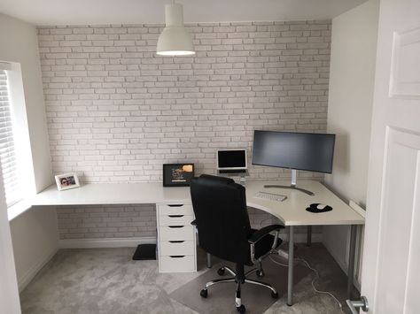 Spare Room Office, Ikea Linnmon, Dark Bedroom Furniture, Aesthetic Bedroom Ideas, Ikea Desk, Small Home Offices, Desk Inspiration, Office Makeover, Office Workspace