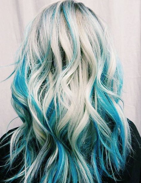 Silver Hair With Teal Highlights, Aqua And Blonde Hair, White Hair With Green Highlights, Teal Streaks In Blonde Hair, Blonde Hair With Turquoise Highlights, Turquoise And Blonde Hair, Light Blue Chunky Highlights, Blonde And Turquoise Hair Highlights, Blonde Teal Hair