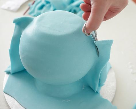 How to Make a Teapot Cake • Cake Journal Tea Pot Cake, Pot Cake, Teapot Cake, Pot Cakes, Cake Icing, Novelty Cakes, Cake Decorating Tutorials, Savoury Cake, Cake Tutorial