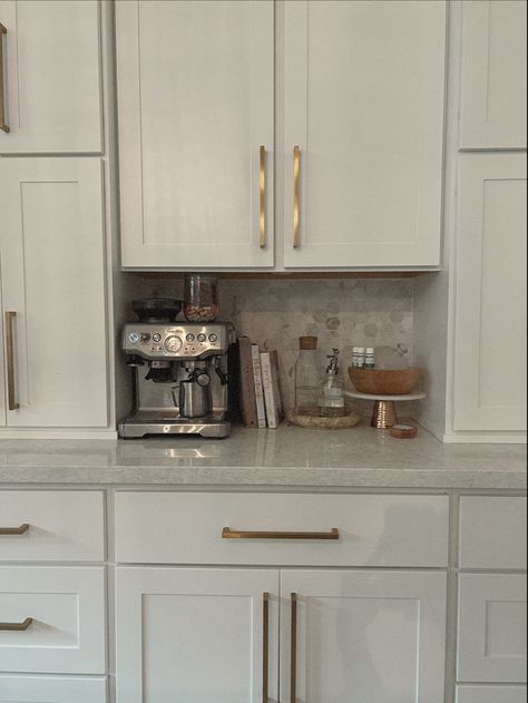 Breville Coffee Station, Espresso Machine Station, Breville Espresso Machine Station, Espresso Machine Aesthetic, Breville Espresso Machine Tips, Beautiful Espresso Machine, Breville Espresso Machine Aesthetic, Espresso Machine Kitchen, Coffee Corner Kitchen