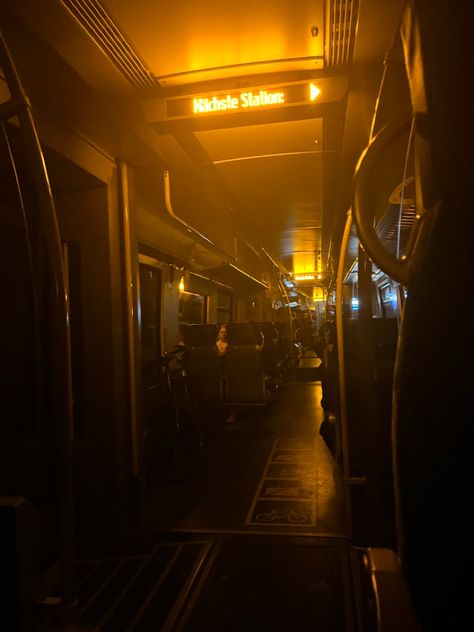 Dark Subway, Nyc Underground Aesthetic, Nyc Subway Aesthetic, Subway Night Aesthetic, New York City Subway Aesthetic, Dark Metro Aesthetics, Subway Station Aesthetic Dark, 80s Graffiti Nyc Subway, Nyc Subway