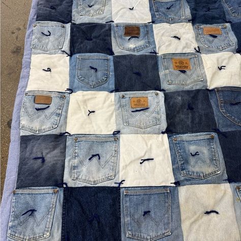 Jeans Quilt, Jean Quilt, Beanie Hat Pattern, Denim Crafts Diy, Denim Crafts, Wrangler Jeans, Hat Pattern, Beanie Hat, Beanie Hats