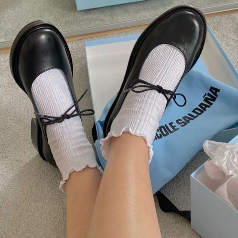 nicole saldaña footwear (@nicole_saldana) • Instagram photos and videos Nicole Saldana, Winter Lookbook, White Socks, Jane Birkin, Shoe Inspo, Swag Shoes, Pretty Shoes, Dream Shoes, Sock Shoes