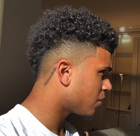 Hair style Blackmen's Haircuts, Fresh Haircuts, Hair Jordan, Black Haircuts, Curly Mohawk Hairstyles, Mohawk For Men, Boys Hairstyles, Mohawk Haircut, Curly Mohawk