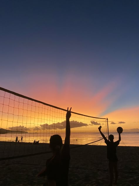 Volleyball With Friends, Friends At Sunset, Aesthetic Guitar, Better Gut Health, Lake Animals, Volleyball Photography, Volleyball Wallpaper, Vogue Photoshoot, Volleyball Inspiration