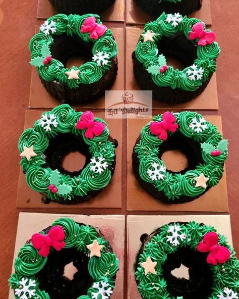 Bundt Cake Christmas Decorations, Birthday Bundt Cake Decoration, Xmas Bundt Cake, Christmas Wreath Bundt Cake, Christmas Bunt Cakes Ideas, Christmas Bundt Cake Decoration, Christmas Bundt Cake Ideas, Bundt Cake Christmas, Bundt Cake Decorating Ideas