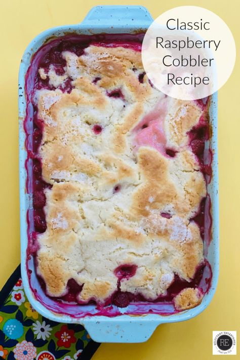 Rasberry Cobbler, Raspberry Cobbler Recipe, Strawberry Cobbler Recipe, Cobbler With Bisquick, Strawberry Cobbler Recipes, Raspberry Cobbler, Easy Blueberry Cobbler, Cobbler Recipes Easy, Cobbler Easy