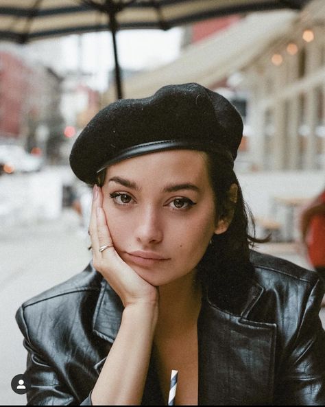 Beret Short Hair, Beret Photoshoot, Taylor Lashae, Leather Beret, Beret Style, Winter Portraits, French Girl Chic, Nyc Model, Long Pixie Cuts