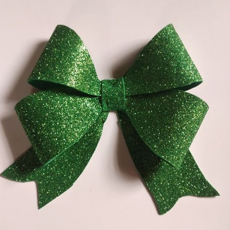 Beautiful green Christmas door bow Diy Crafts For Christmas, Easy Bows, Crafts For Christmas, Christmas Decorations Diy, Bows Christmas, Diy Bows, Christmas Paper Crafts, Christmas Decorations Rustic, Christmas Door Decorations