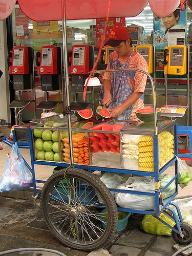 Coffee Stall, Thailand Street, Fruit Store, Fruit Stall, Gerobak Dorong, Juice Bar Design, Bike Food, Mobile Coffee Shop, Mobile Food Cart