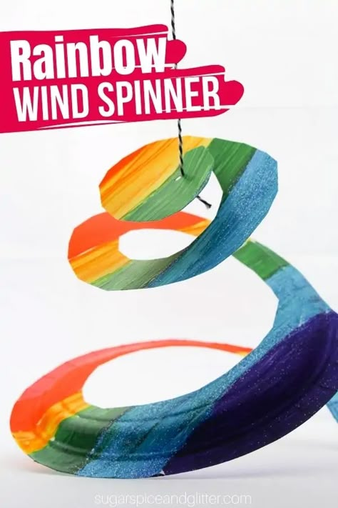 A fun and easy paper plate craft for kids, these rainbow wind spinners or whirligigs are super simple to make and are absolutely mesmerizing for young kids to watch as they twist and twirl in front of a window. There are so many unique ways you can decorate your own DIY wind spinners. Wind Chime Craft Preschool, Wind Twirlers Diy, Paper Plate Spinner, Paper Plate Wind Spinner, Paper Spinners For Kids, Paper Plate Craft Ideas, Wind Crafts For Kids, Activities With Paper Plates, Paper Plate Crafts For Kids Easy