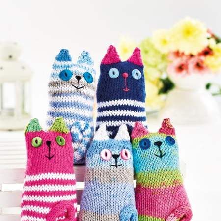 Quick Knitted Cats Knitted Stuffed Animals, Knitted Doll Patterns, Knitted Toys Free Patterns, Knitting For Charity, Animal Knitting Patterns, Knitting Machine Patterns, Easter Toys, Knitted Cat, Knitting Patterns Toys