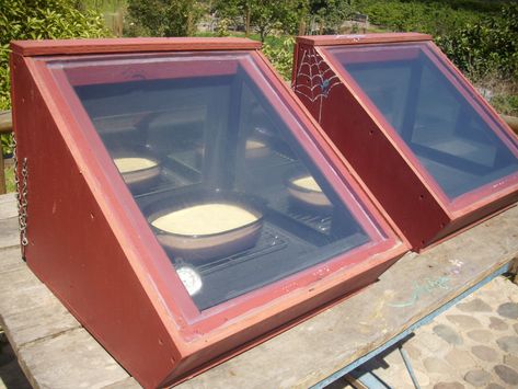 Solar oven 1000 Lifehacks, Solar Cooking, Solar Cooker, Solar Oven, Intentional Community, Permaculture Design, Solar Projects, Homestead Survival, Diy Solar