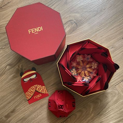 Chinese New Year Packaging, Lunar New Year Gift, Chinese Packaging, New Year Packages, Chinese New Year Outfit, Chinese Gifts, Chinese New Year Gifts, Red Packet, New Years Outfit