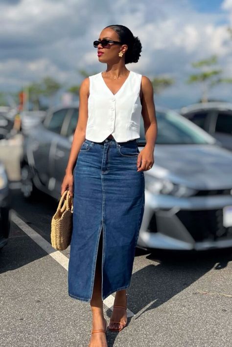 Style A Denim Skirt Summer Outfits, Denim Skirt Western Outfit, Jeans Skirt Outfit Summer, Long Denim Skirt Outfit Summer Casual, Summer Midi Skirt Outfits, Casual Denim Skirt Outfit, Long Jeans Skirt Outfit, Midi Denim Skirt Outfit, Denim Long Skirt Outfit