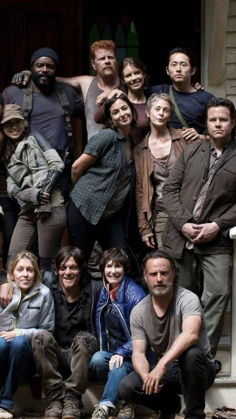 The Walking Dead Tumblr, Glenn Y Maggie, Kang Ho Song, The Walking Dead Tv, Walking Dead Cast, A Group Of People, Dead Zombie, Fear The Walking, Andrew Lincoln