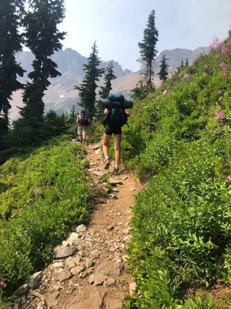 Starry Eyes Jenn Bennett, Granola Life, Adventure Core, Salted Granola, Hiking Pics, Hiking Photos, Starry Eyes, Hiking Essentials, Hiking Aesthetic