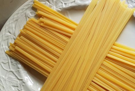 Ribbon Pasta, Different Pasta, Dry Pasta, Dried Pasta, Pasta Types, Drying Pasta, Traditional Recipes, Pasta Shapes, Traditional Food