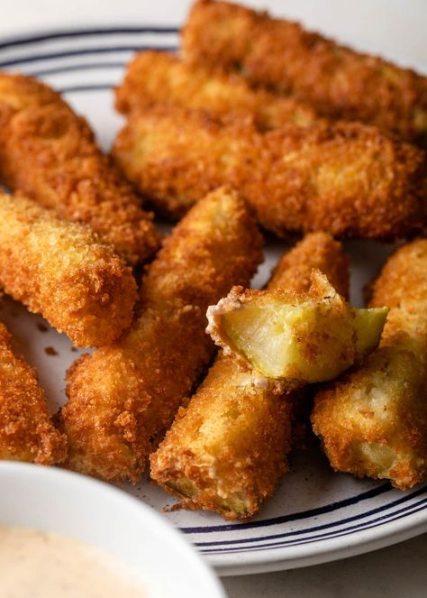 Our easy Southern fried pickle recipe features dill pickle spears and a crunchy panko coating. Pair it with our quick Creole remoulade sauce! Fried Pickle Spears Recipe, Fried Pickle Recipe, Fried Pickle Spears, Easy Fried Pickles, Dill Pickle Spears, Pickle Spears, Fried Pickles Recipe, Soul Food Recipes, Spicy Pickles