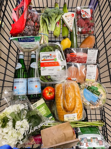 Healthy grocery list idea Healthy Grocery Shopping, Healthy Shopping List, Healthy Fridge, Shopping List Grocery, Healthy Grocery List, Healthy Groceries, Healthy Food Dishes, Healthy Shopping, Healthy Food Motivation