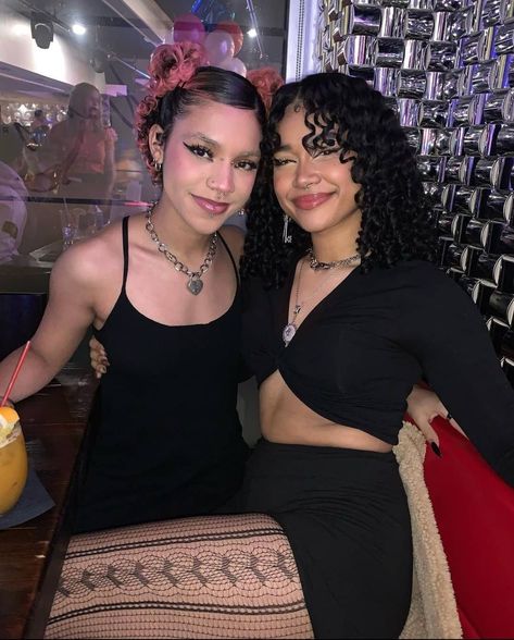 Jaja Binks, Victoria Monet And Kehlani, Kehlani And Kiana Lede, Beabadoobee With Friends, Bhad Bhabie Pregnant, Best Friend Doja Cat And Saweetie, Gangsta Girl Style, Couples Icons, 4 Life