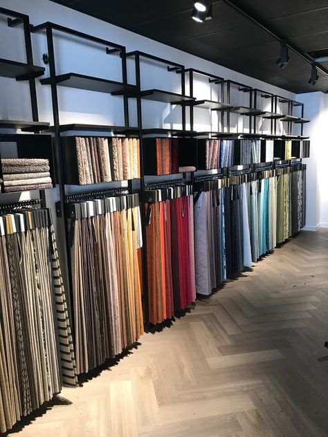 Fabric Shop Display, Interior Design Curtains, Fabric Store Design, Store Shelves Design, Factory Interior, Showroom Decor, Curtain Store, Retail Store Interior Design, Store Design Boutique